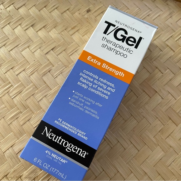 Neutrogena T/Gel Extra Strength Therapeutic Shampoo - Discontinued Hard to find - Picture 3 of 5